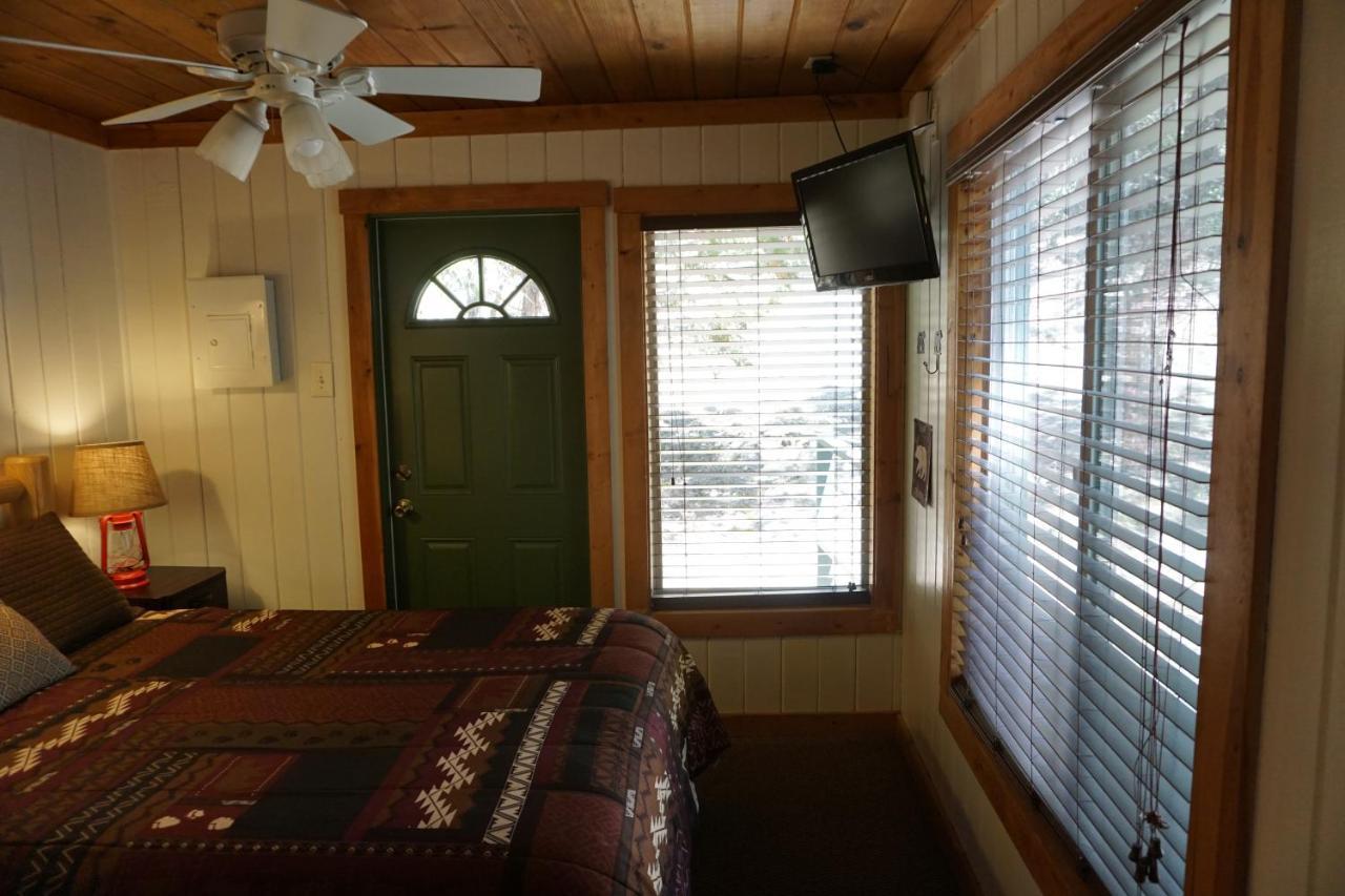Shaver Lake Village Hotel Екстериор снимка